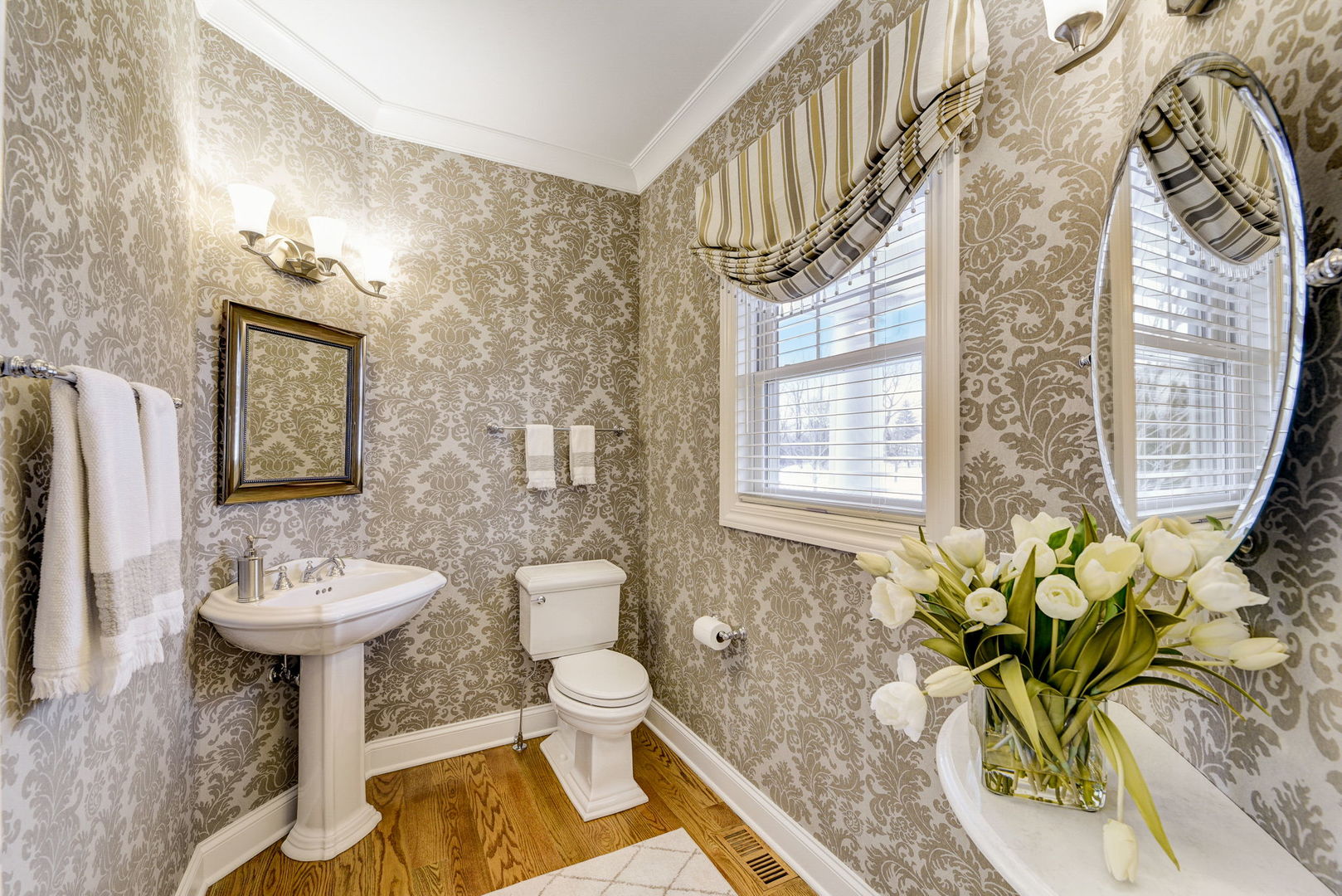 20940 West Summit Drive Kildeer, IL 60047 - Photo 30 of 62 a bathroom with a sink a toilet and a mirror
