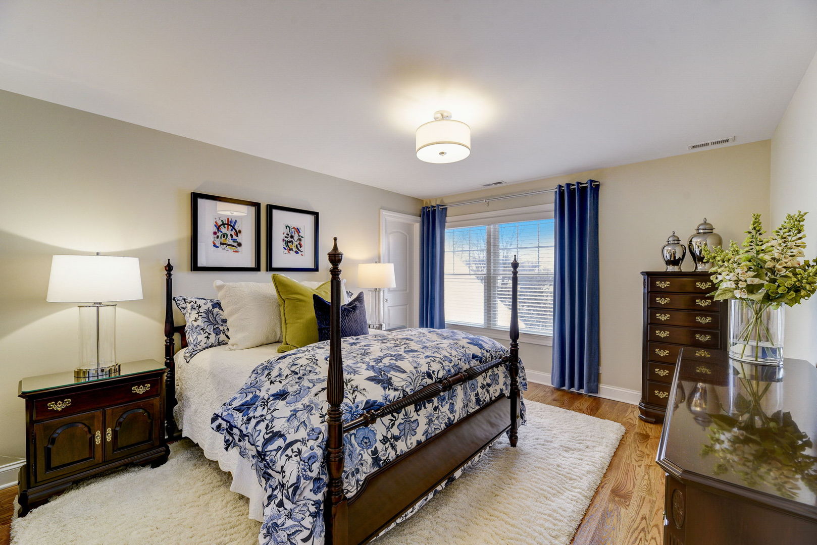 20940 West Summit Drive Kildeer, IL 60047 - Photo 34 of 62 a bedroom with a large bed and a flat tv screen