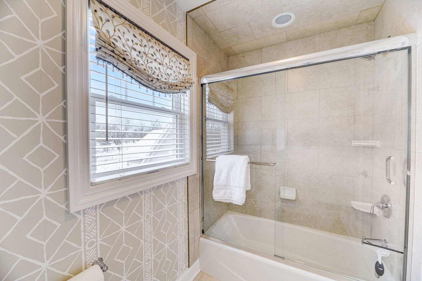 20940 West Summit Drive Kildeer, IL 60047 - Photo 37 of 62 a bathroom with a bathtub and a shower