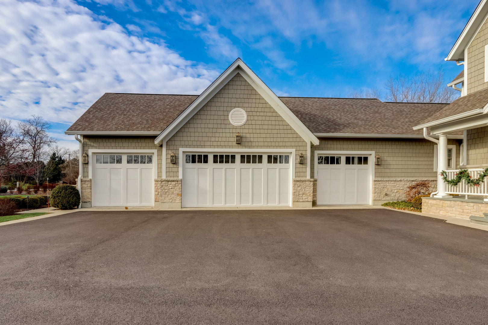 20940 West Summit Drive Kildeer, IL 60047 - Photo 4 of 62 a front view of a house with a yard and garage