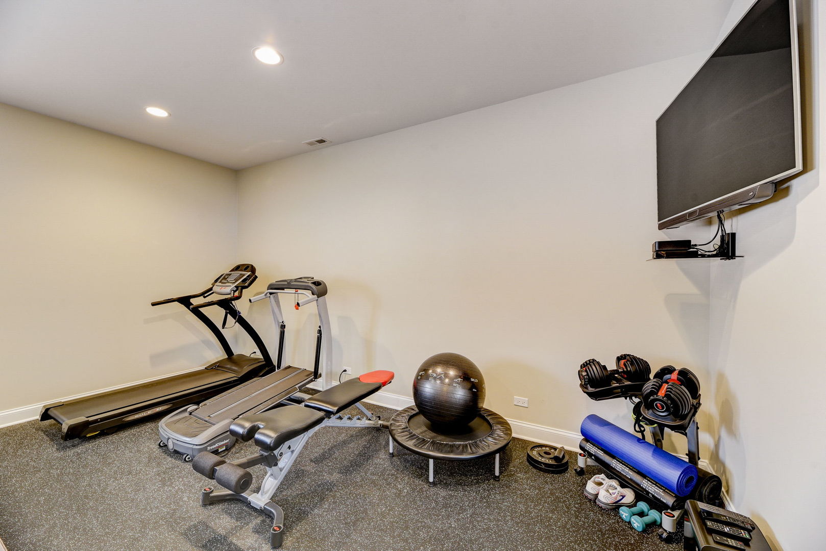 20940 West Summit Drive Kildeer, IL 60047 - Photo 50 of 62 a room with gym equipment