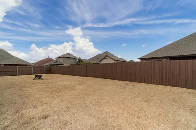 a view of a dry yard