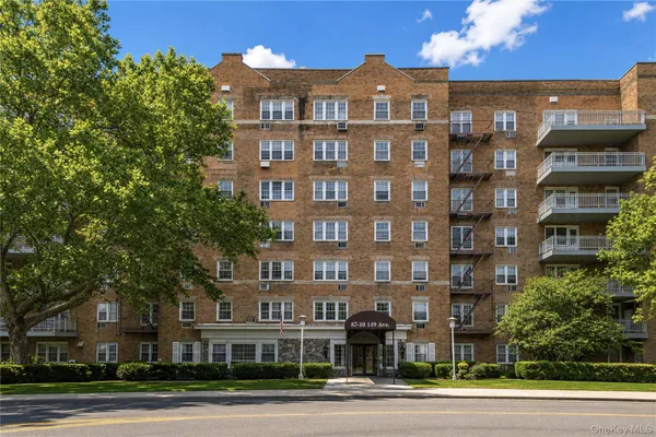 $489,000 | 8710 149th Avenue, Unit 5L | Lindenwood