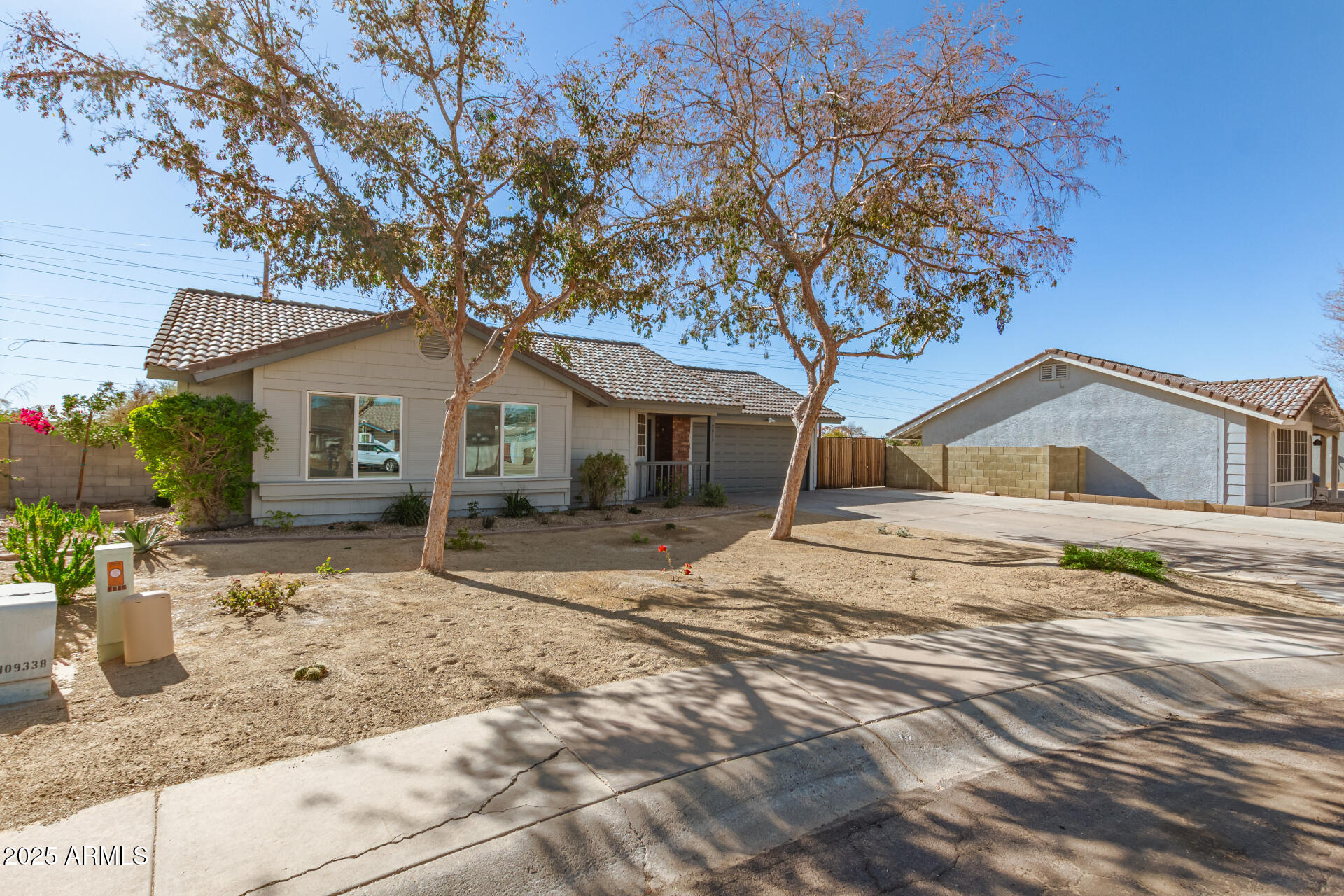7915 West Wethersfield Road Peoria, AZ 85381 - Photo 3 of 21 05 Wethersfield
