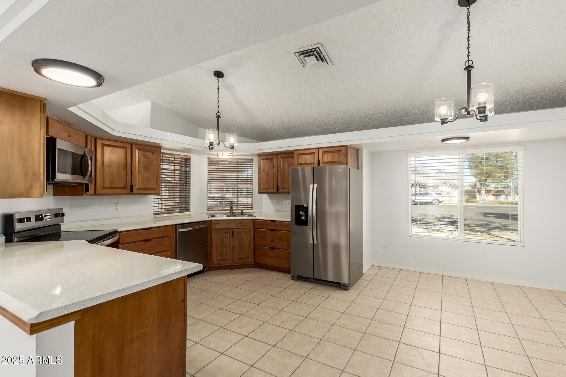7915 West Wethersfield Road Peoria, AZ 85381 - Photo 8 of 21 13 Wethersfield