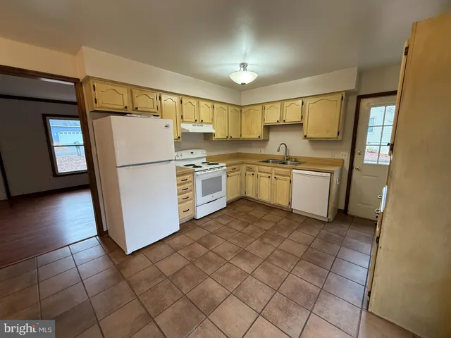 $2,245 | 10717 South Jamie Place, Fredericksburg, VA 22407