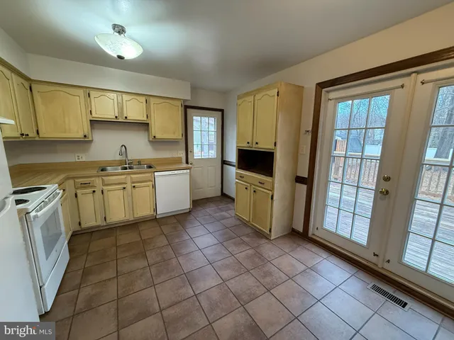 $2,245 | 10717 South Jamie Place, Fredericksburg, VA 22407