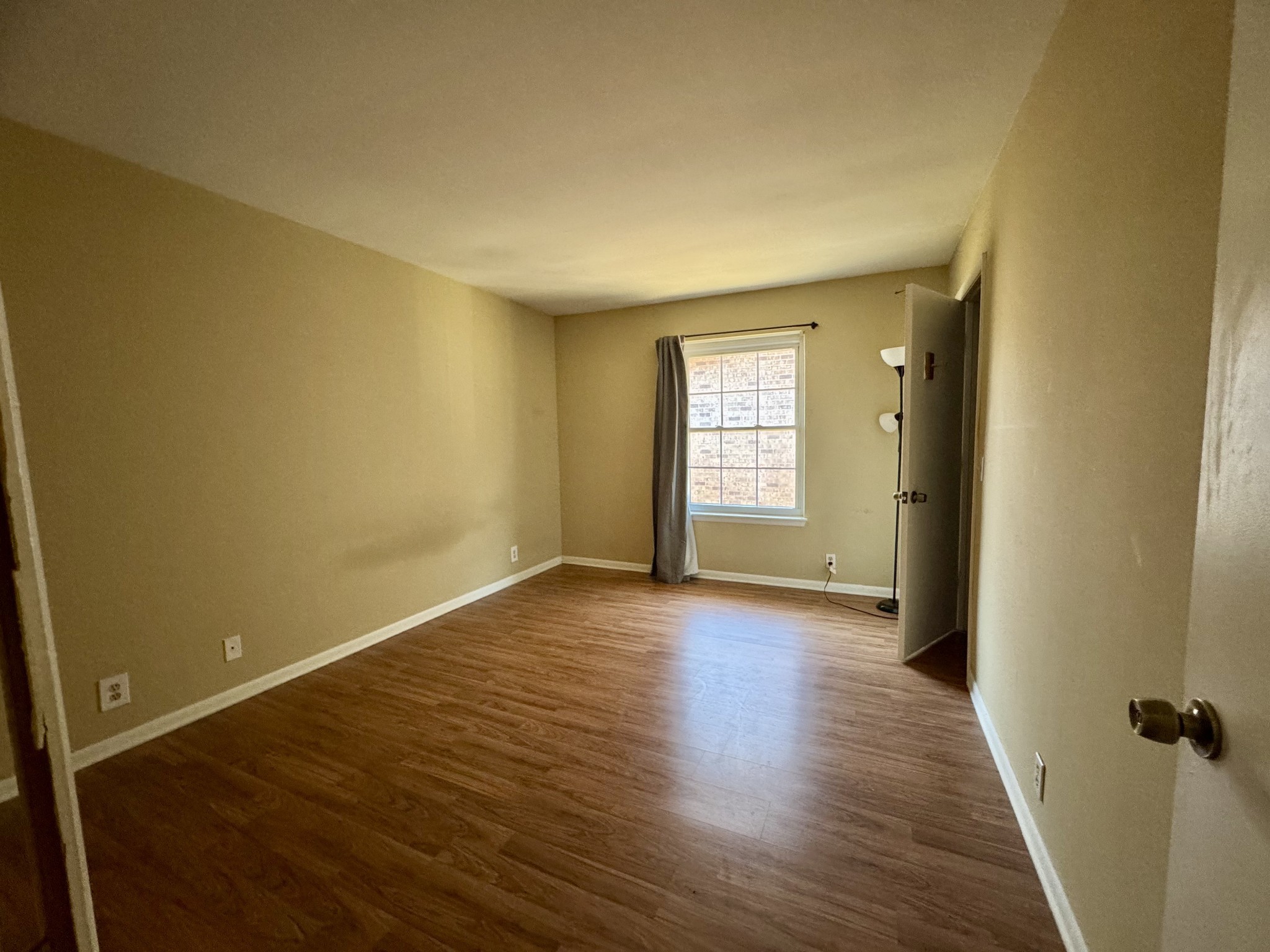 2116 Hobbs Road, Unit J9 Nashville, TN 37215 - Photo 11 of 17 a view of an empty room with wooden floor and a window
