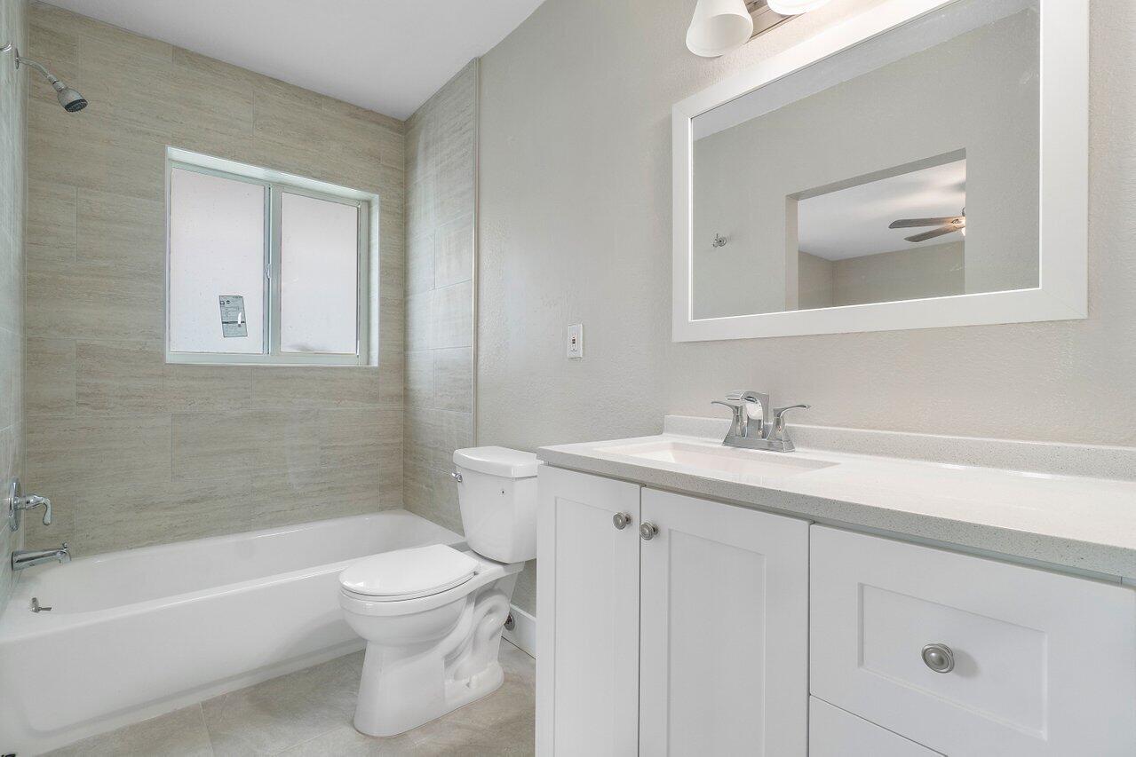 245 Southwest 6th Street Boca Raton, FL 33432 - Photo 13 of 40 012-243Southwest6thStreet-BocaRaton-FL-3