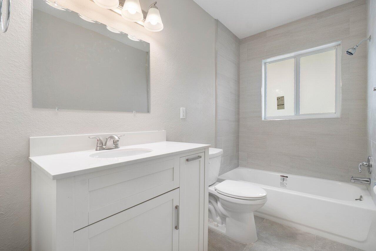 245 Southwest 6th Street Boca Raton, FL 33432 - Photo 10 of 40 009-243Southwest6thStreet-BocaRaton-FL-3