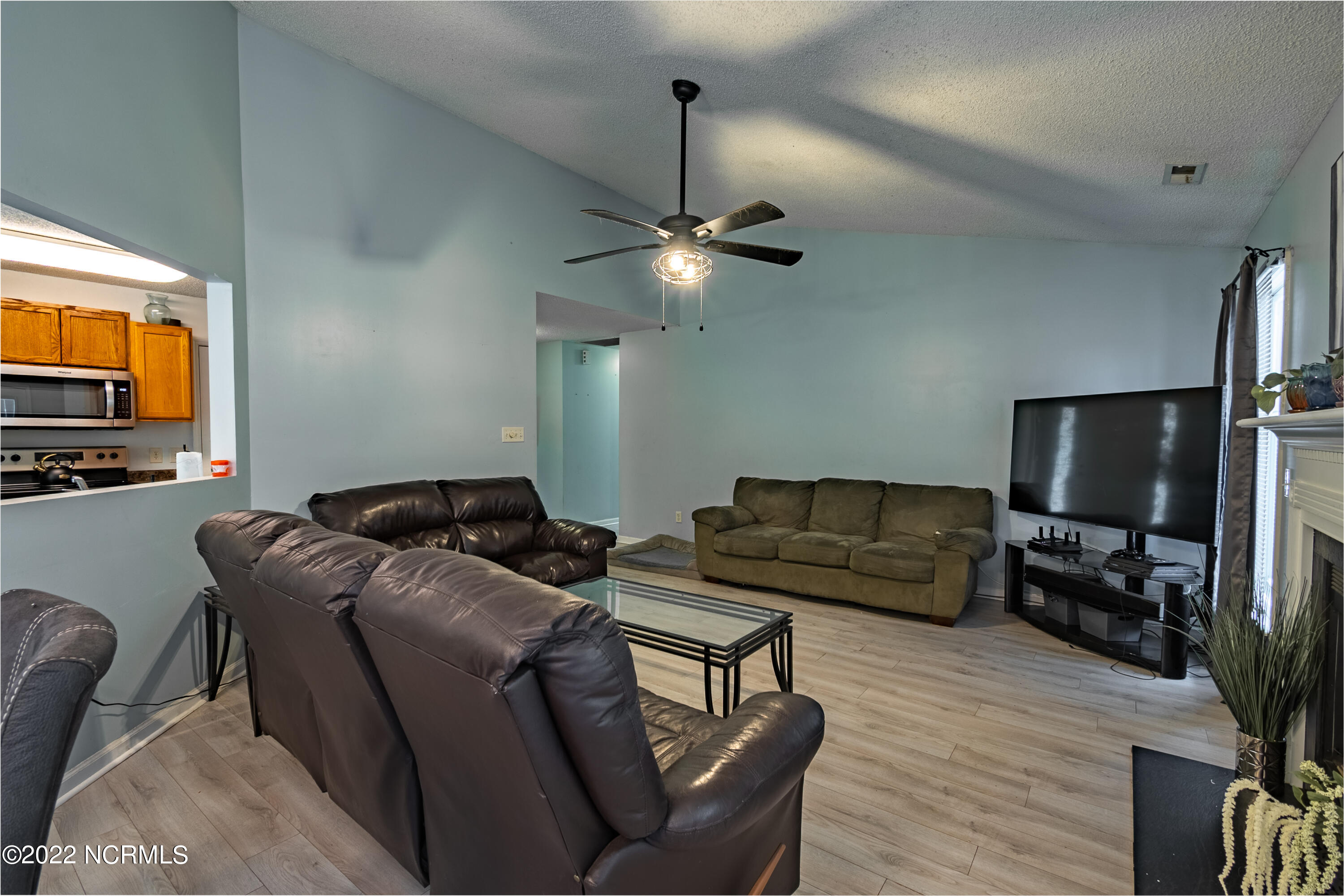 517 Raintree Road Jacksonville, NC 28540 - Photo 5 of 28 DSC_1657-HDR