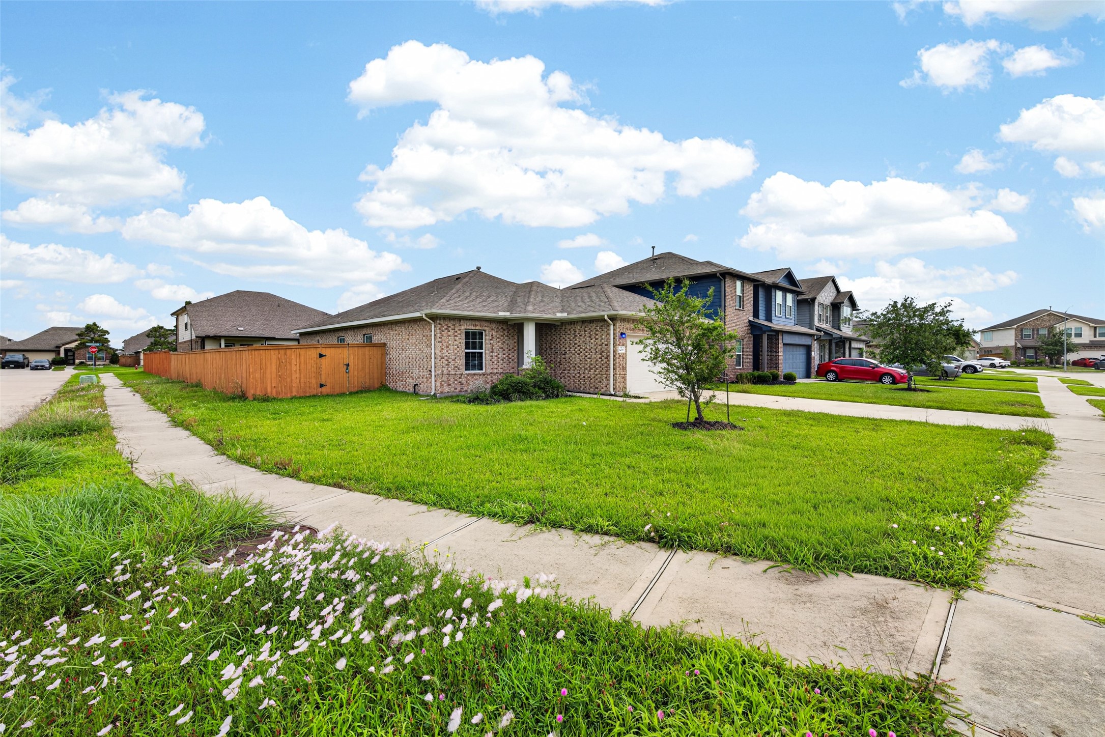 2429 Abbot Brk Drive Rosharon, TX 77583 - Photo 5 of 43