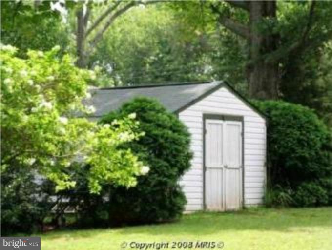 22181 St Louis Road Middleburg, VA 20117 - Photo 8 of 10 Shed