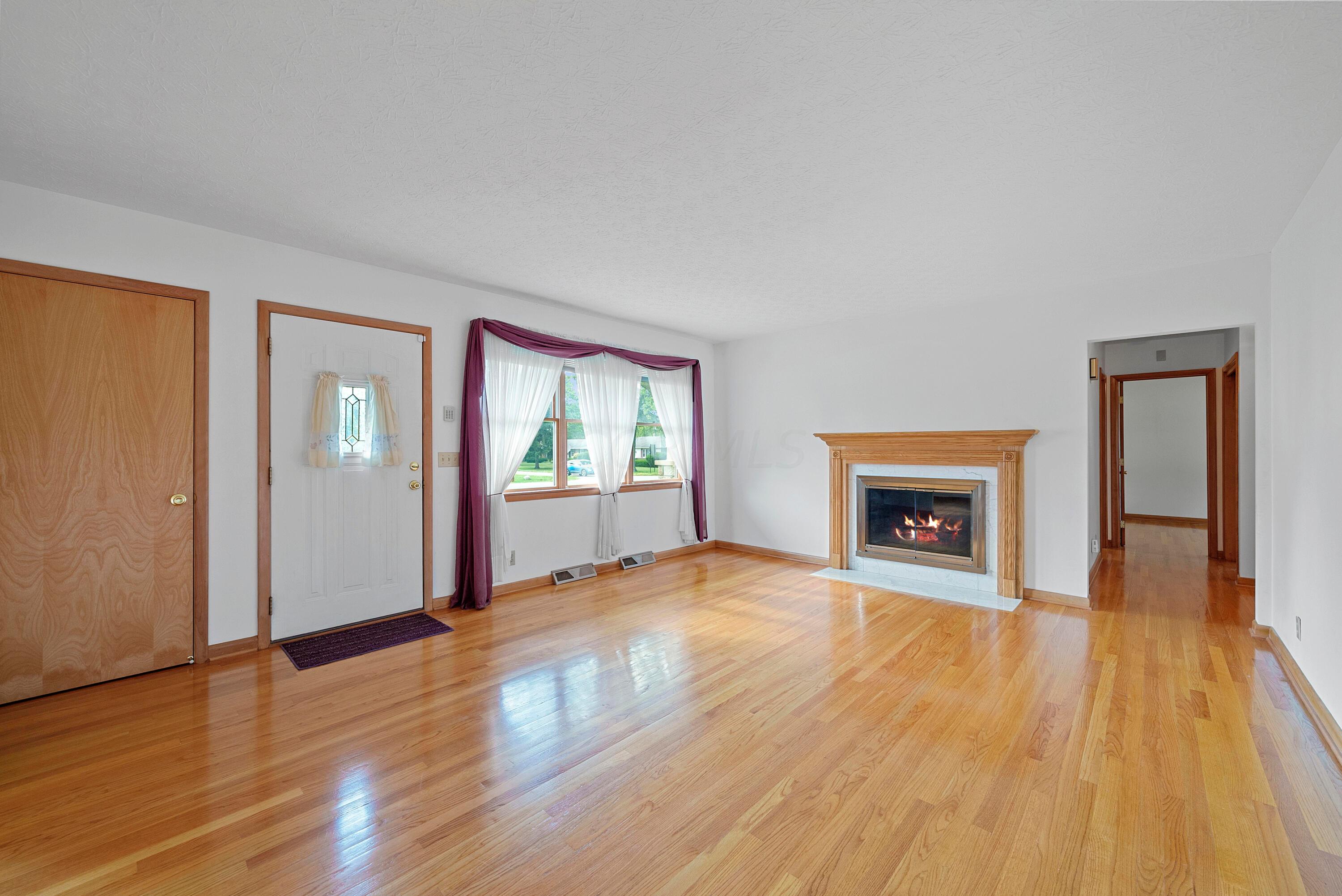 5500 Ebright Road Groveport, OH 43125 - Photo 4 of 55 Living Room