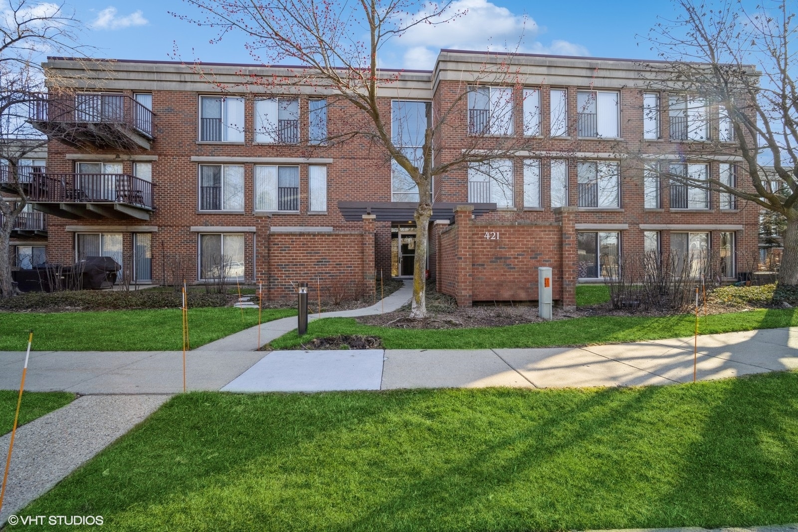 421 Kelburn Road, Unit 313 Deerfield, IL 60015 - Photo 1 of 17 Gallery Image 1