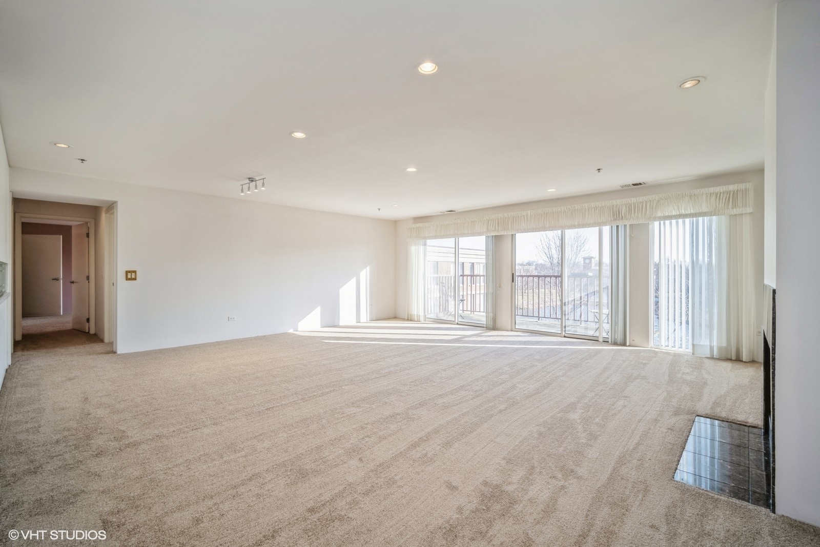 421 Kelburn Road, Unit 313 Deerfield, IL 60015 - Photo 4 of 17 Gallery Image 4