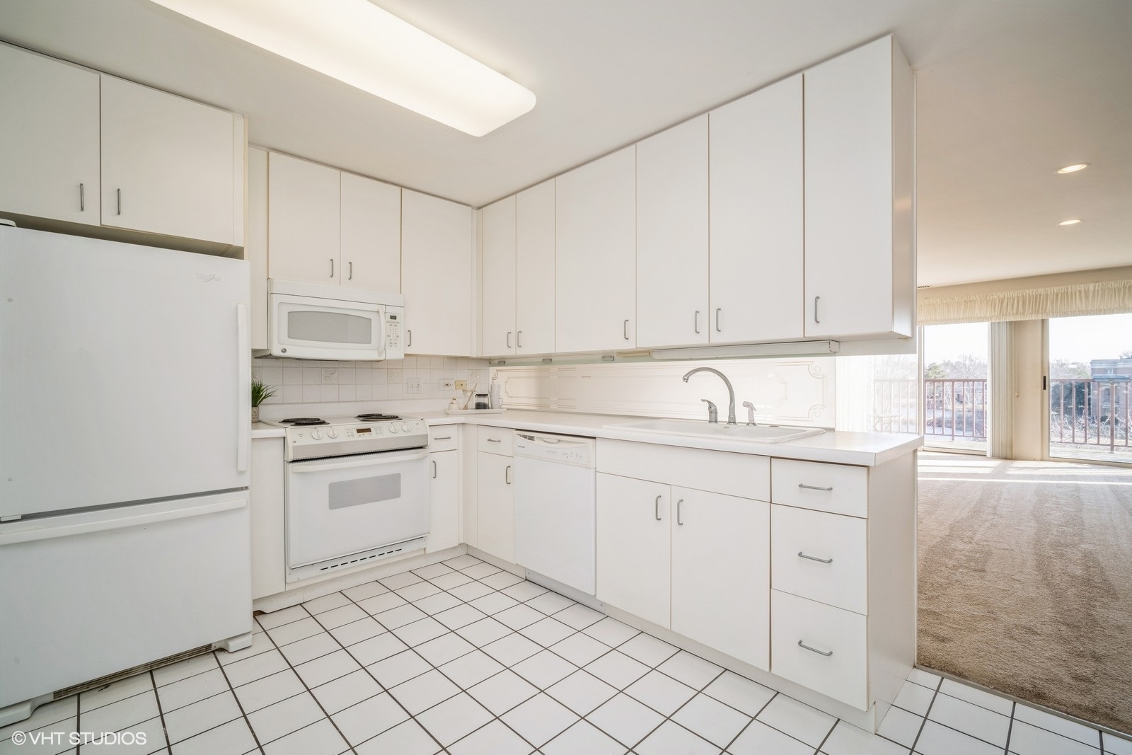 421 Kelburn Road, Unit 313 Deerfield, IL 60015 - Photo 6 of 17 Gallery Image 6