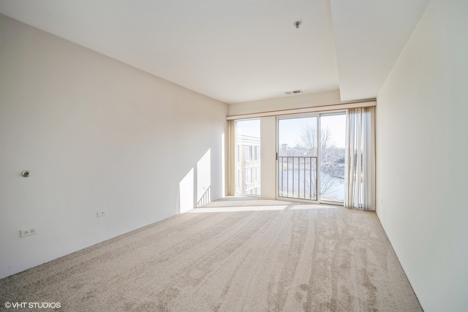 421 Kelburn Road, Unit 313 Deerfield, IL 60015 - Photo 7 of 17 Gallery Image 7