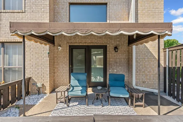 $399,900 | 32 1 Main Place, Benbrook, TX 76126