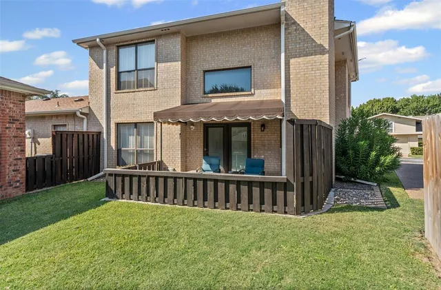 $399,900 | 32 1 Main Place, Benbrook, TX 76126