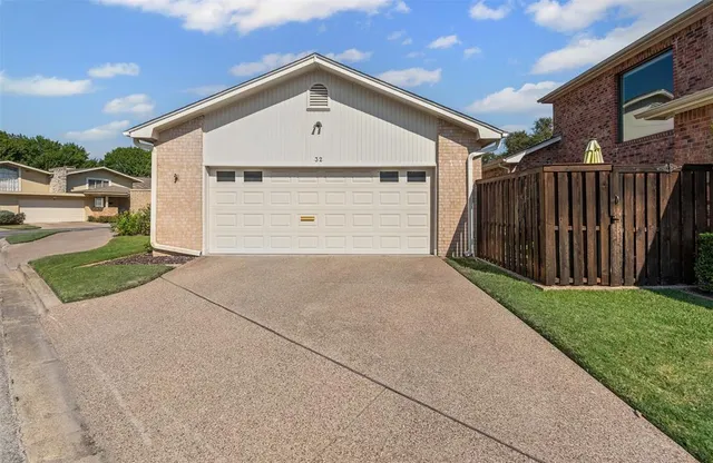$399,900 | 32 1 Main Place, Benbrook, TX 76126