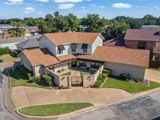 $399,900 | 32 1 Main Place, Benbrook, TX 76126