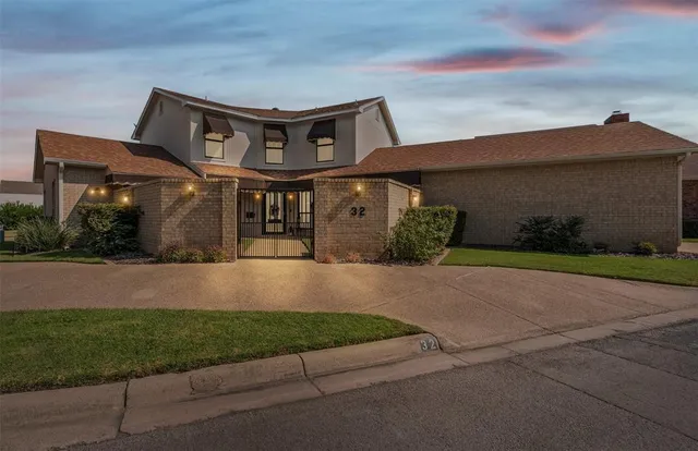 $399,900 | 32 1 Main Place, Benbrook, TX 76126