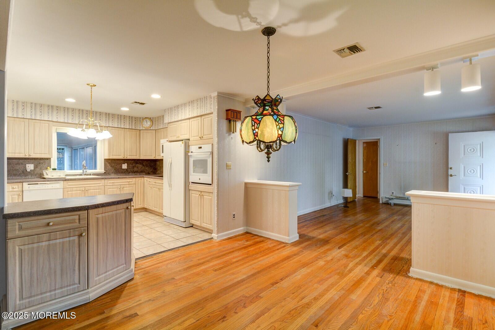 16 Wayside Drive Brick, NJ 08724 - Photo 11 of 31 Dining Kitchen 16 Wayside