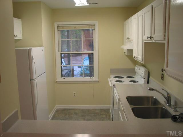 102 Autumn Chase Drive Raleigh, NC 27613 - Photo 3 of 7 Kitchen