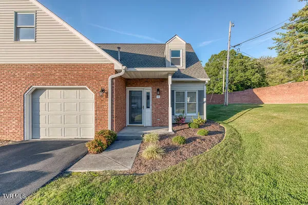 $259,000 | 1725 West Lakeview Drive, Unit 1, Johnson City, TN 37601