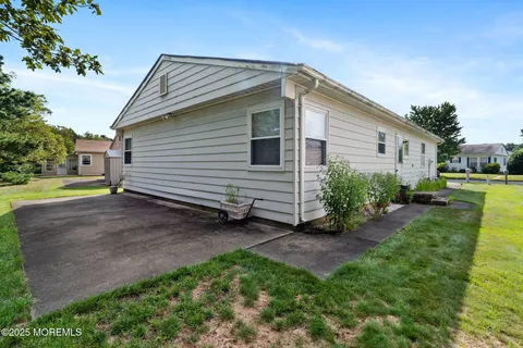 $289,000 | 11 Selkirk Avenue, Toms River, NJ 08757