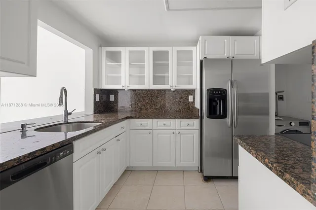 $2,500 | 1915 Brickell Avenue, Unit C405, Miami, FL 33129