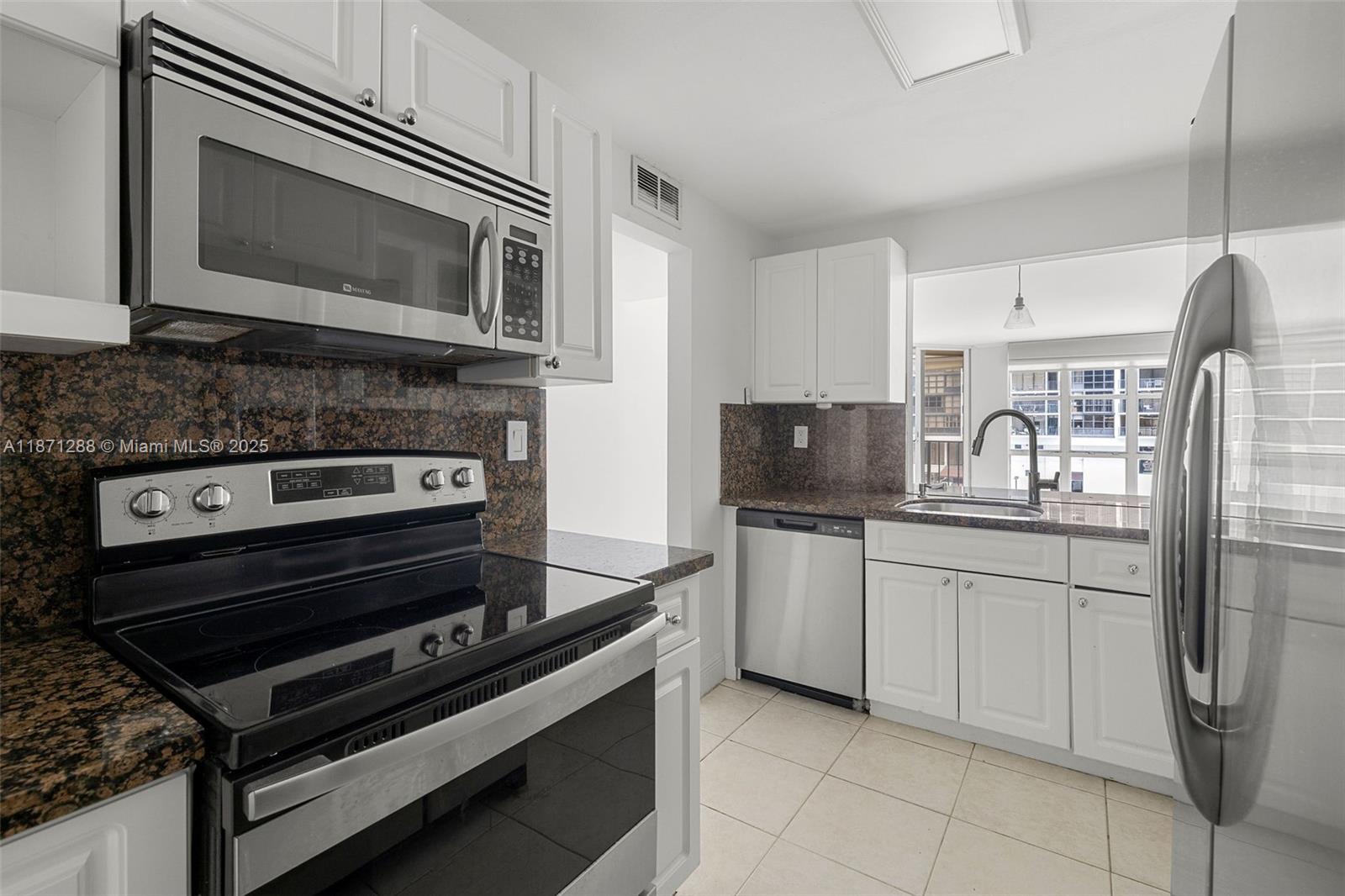 1915 Brickell Avenue, Unit C405 Miami, FL 33129 - Photo 8 of 47