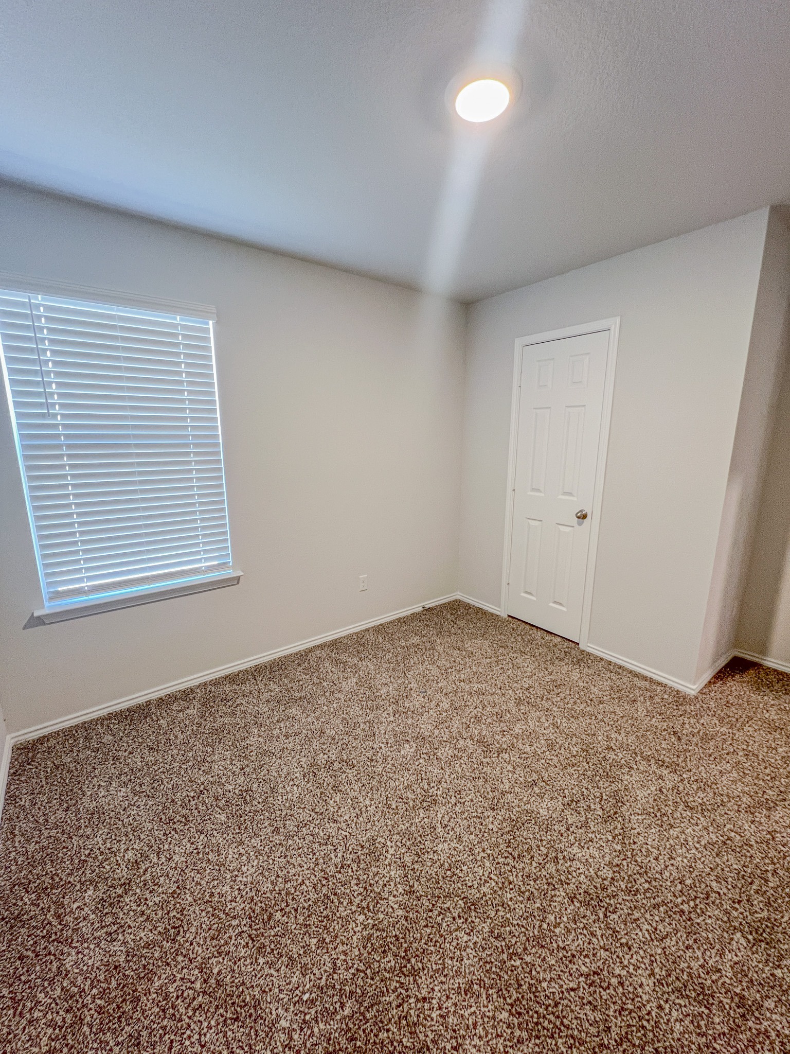 100 Taggart Trail Jarrell, TX 76537 - Photo 5 of 18 an empty room with a workbench