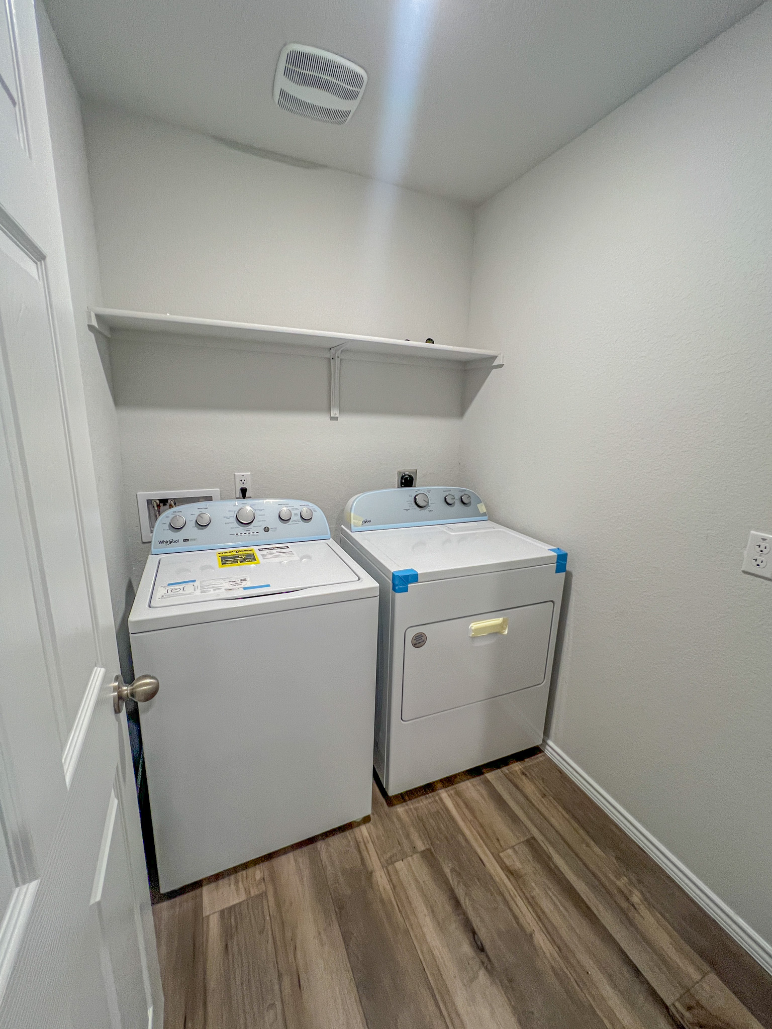 100 Taggart Trail Jarrell, TX 76537 - Photo 7 of 18 a utility room with dryer and washer