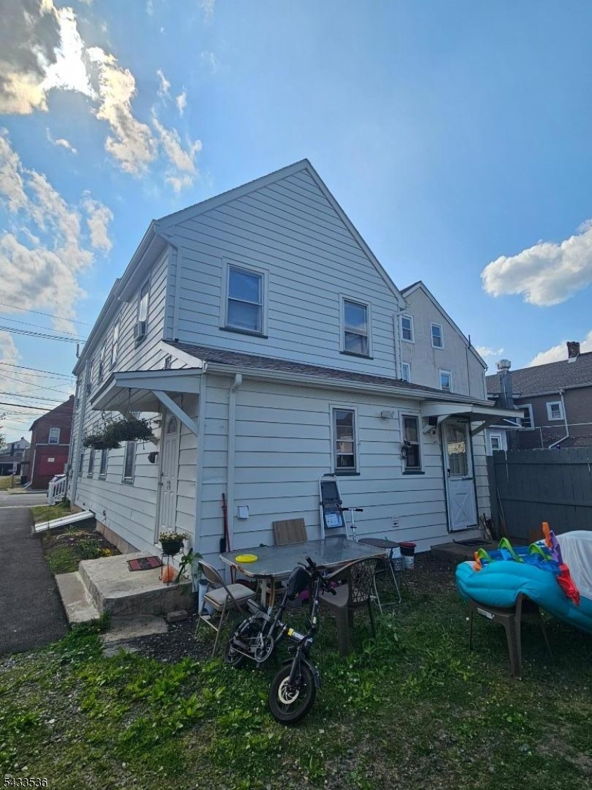 38 Thompson Street Raritan, NJ 08869 - Photo 2 of 15