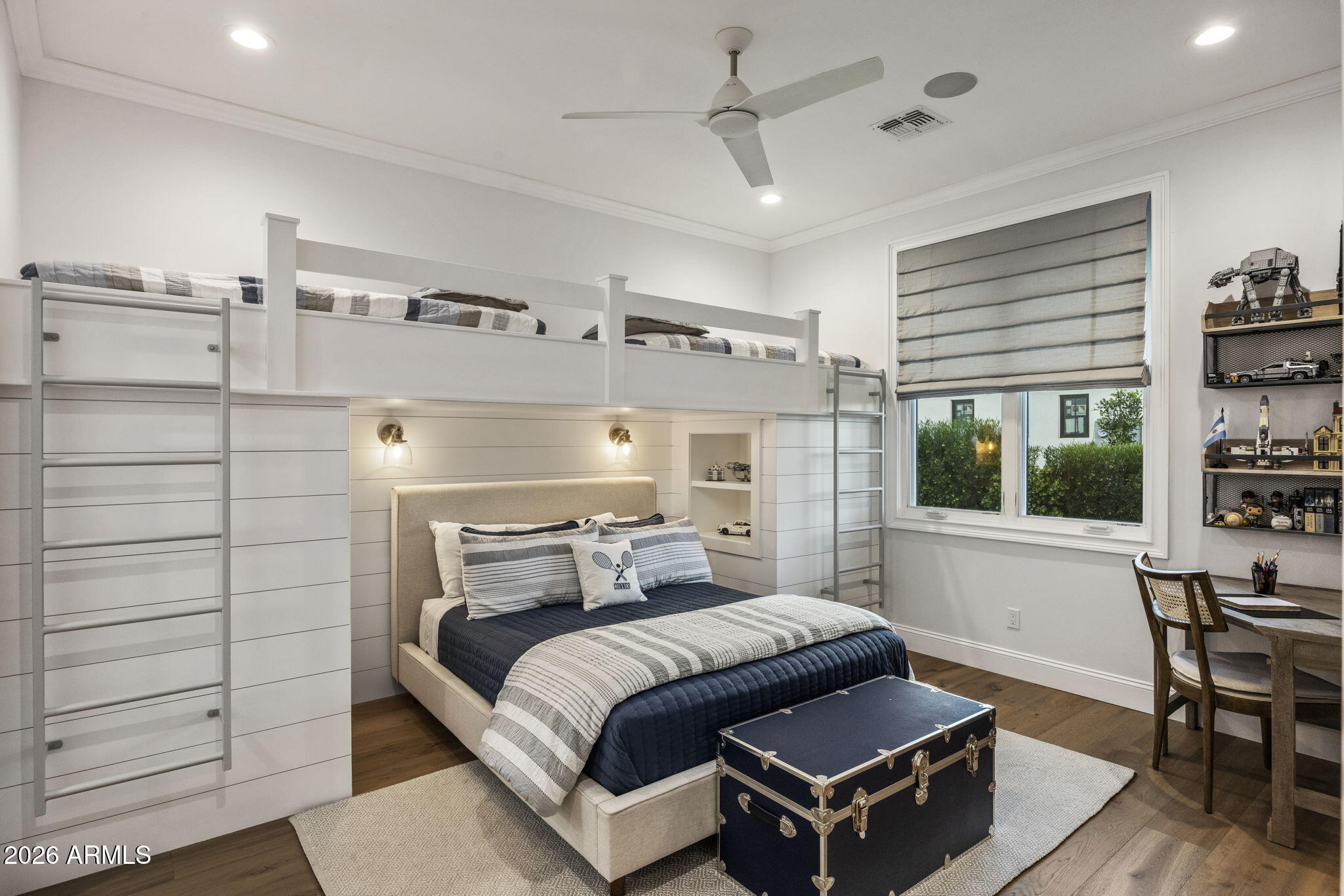 2677 East Maplewood Street Gilbert, AZ 85297 - Photo 10 of 20 a bedroom with a large bed and a window