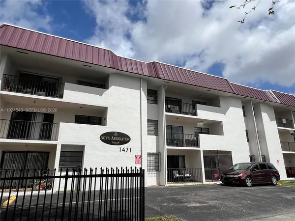 $229,900 | 1471 West 43rd Place, Unit 302, Hialeah, FL 33012