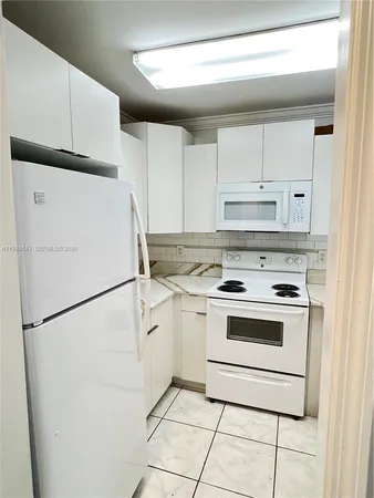 $229,900 | 1471 West 43rd Place, Unit 302, Hialeah, FL 33012