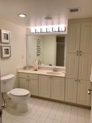 $7,900 | 100 Southeast 5th Ph17 Avenue Southeast, Unit PH17, Boca Raton, FL 33432