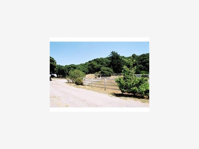 212 Strawberry Road Watsonville, CA 95076 - Photo 6 of 8 Gallery Image 6