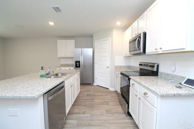 $2,050 | 7524 Oak Lake Boulevard, Pensacola, FL 32526