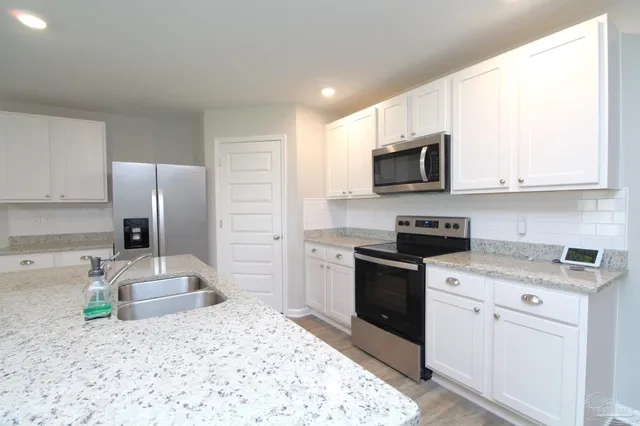 $2,050 | 7524 Oak Lake Boulevard, Pensacola, FL 32526