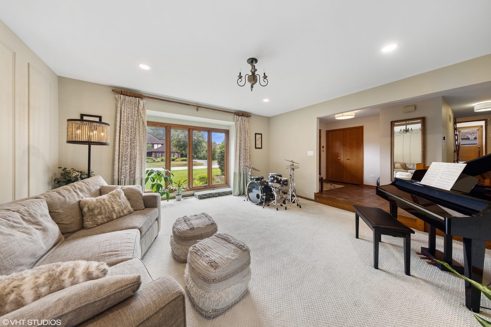 11522 Ridgewood Lane Burr Ridge, IL 60527 - Photo 5 of 47 a living room with furniture and a large window