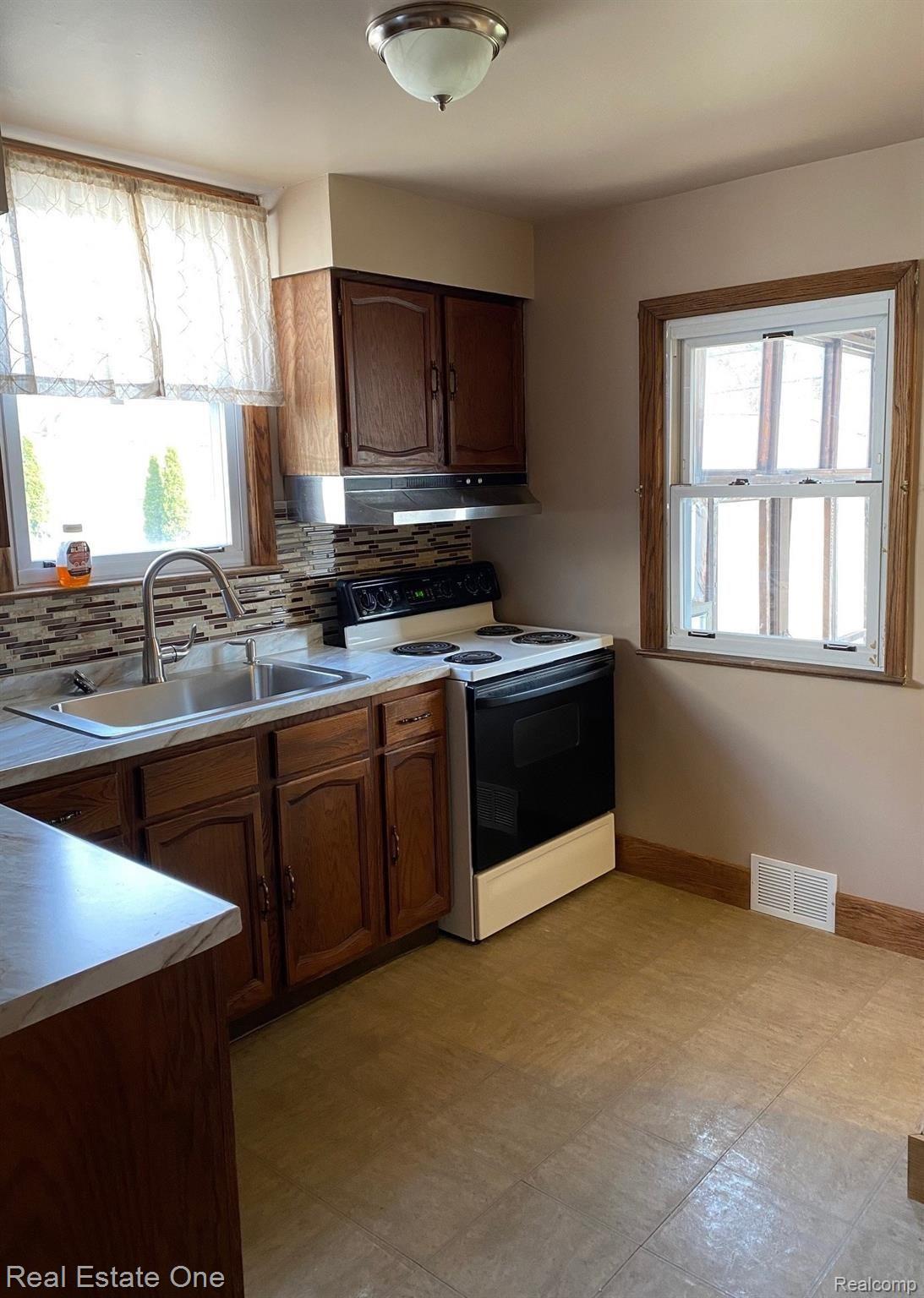 kitchen 1.jpg