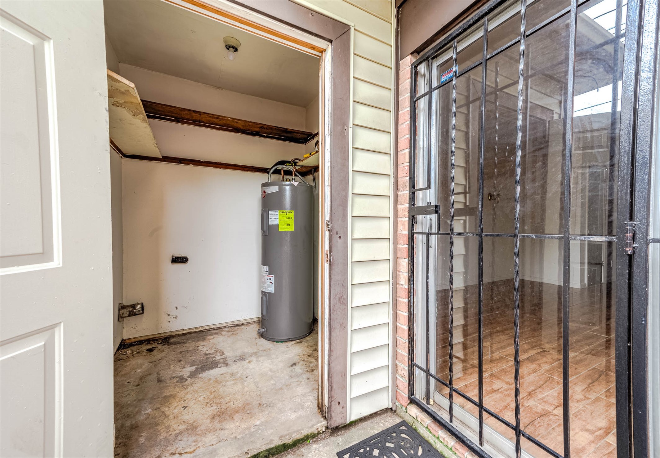 1609 Mapleton Drive Houston, TX 77043 - Photo 20 of 21 a view of a bathroom