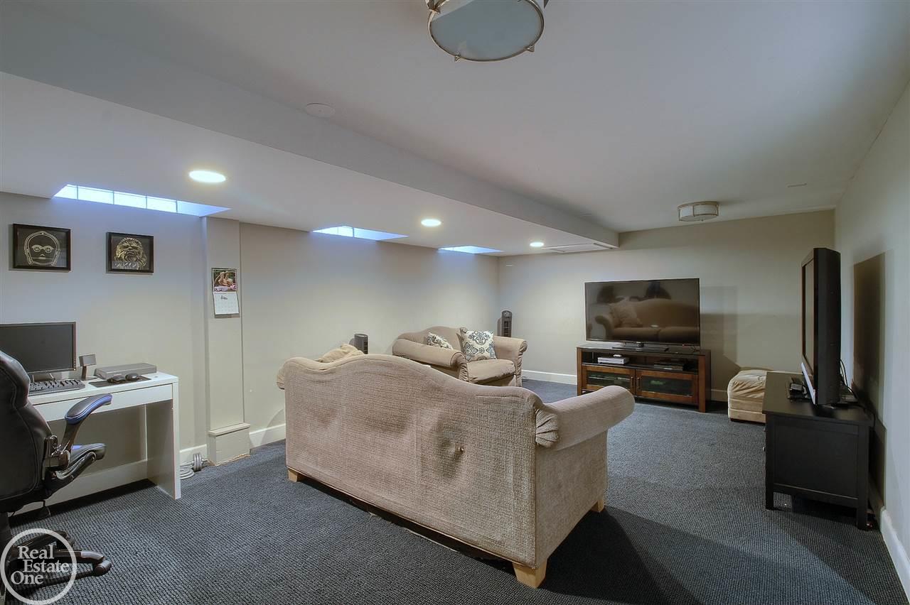 667 Lincoln Road Grosse Pointe, MI 48230 - Photo 27 of 34 31365479-26.JPG