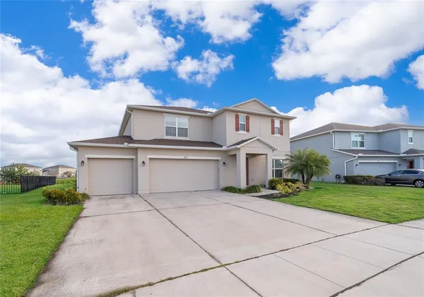 a view of a house with a yard