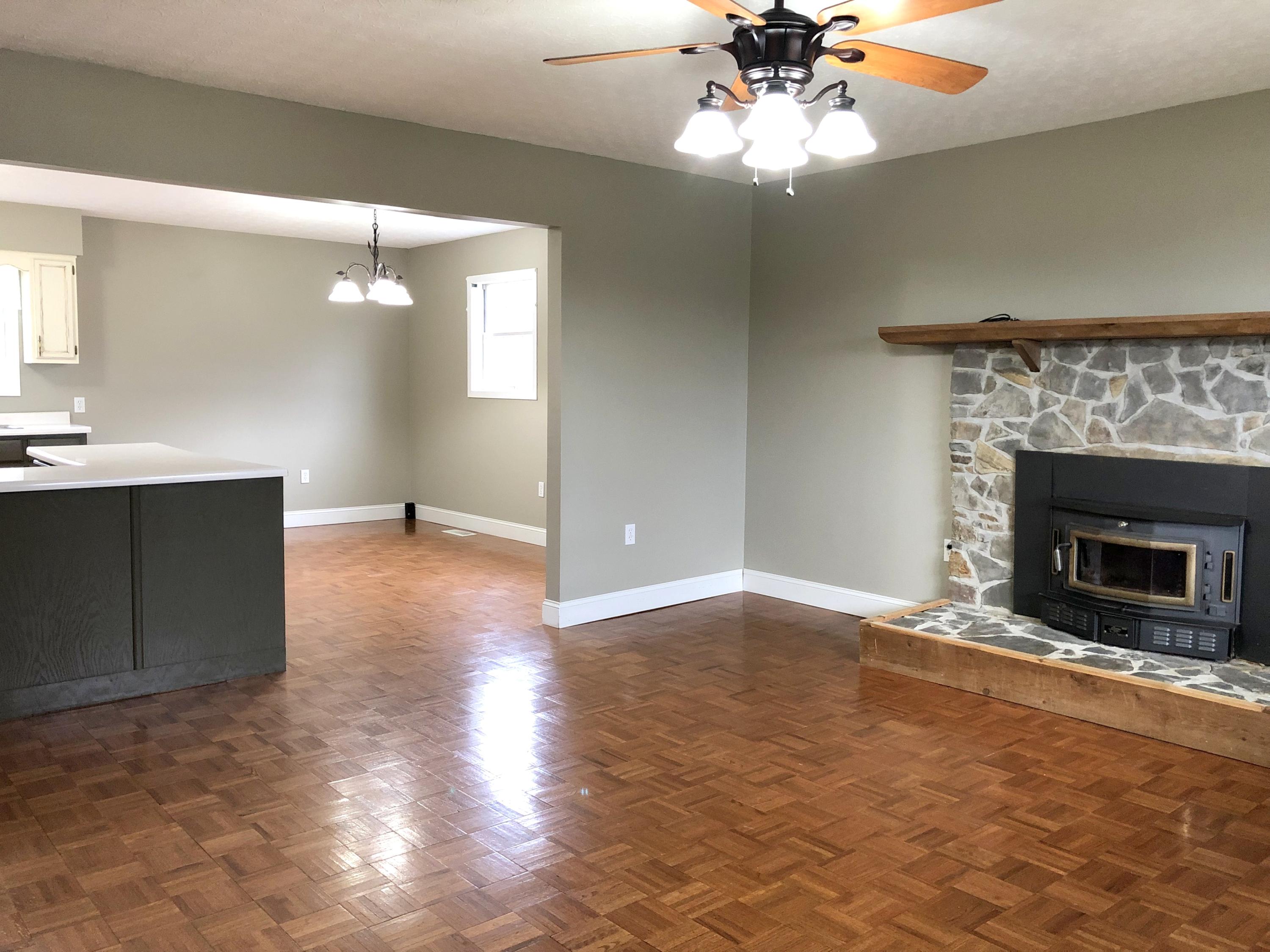 870 Kilenback Road Robbins, TN 37852 - Photo 8 of 40 Living room