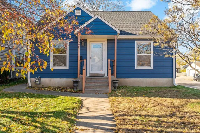 $390,000 | 5400 Nokomis Avenue, Minneapolis, MN 55417